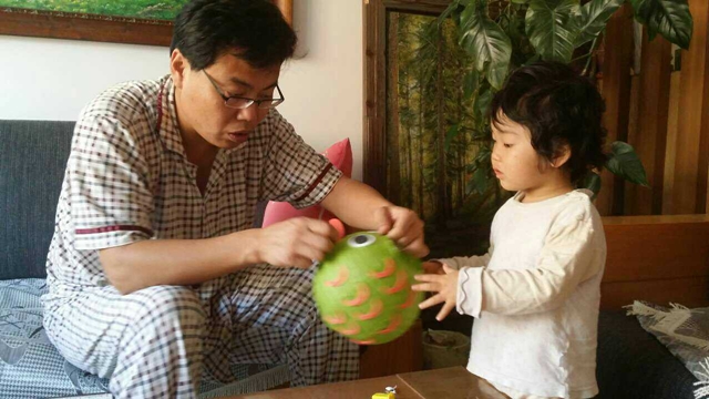 豆豆二班亲子活动：中秋节制作灯笼