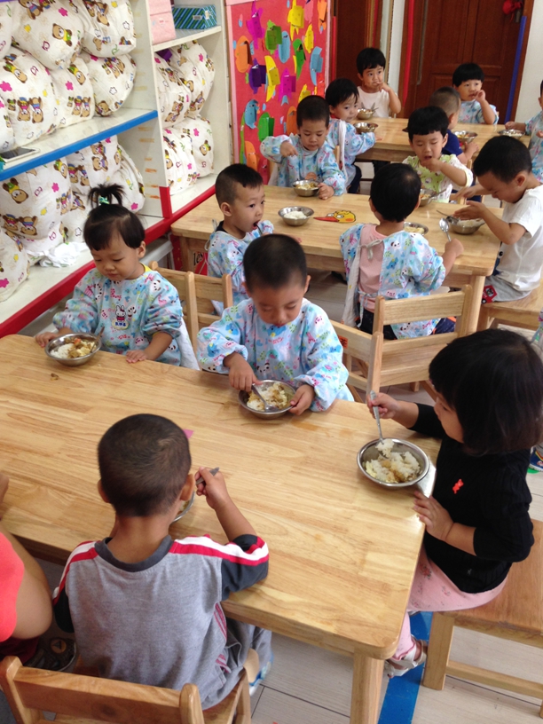 豆豆豆一班：我要自己吃饭