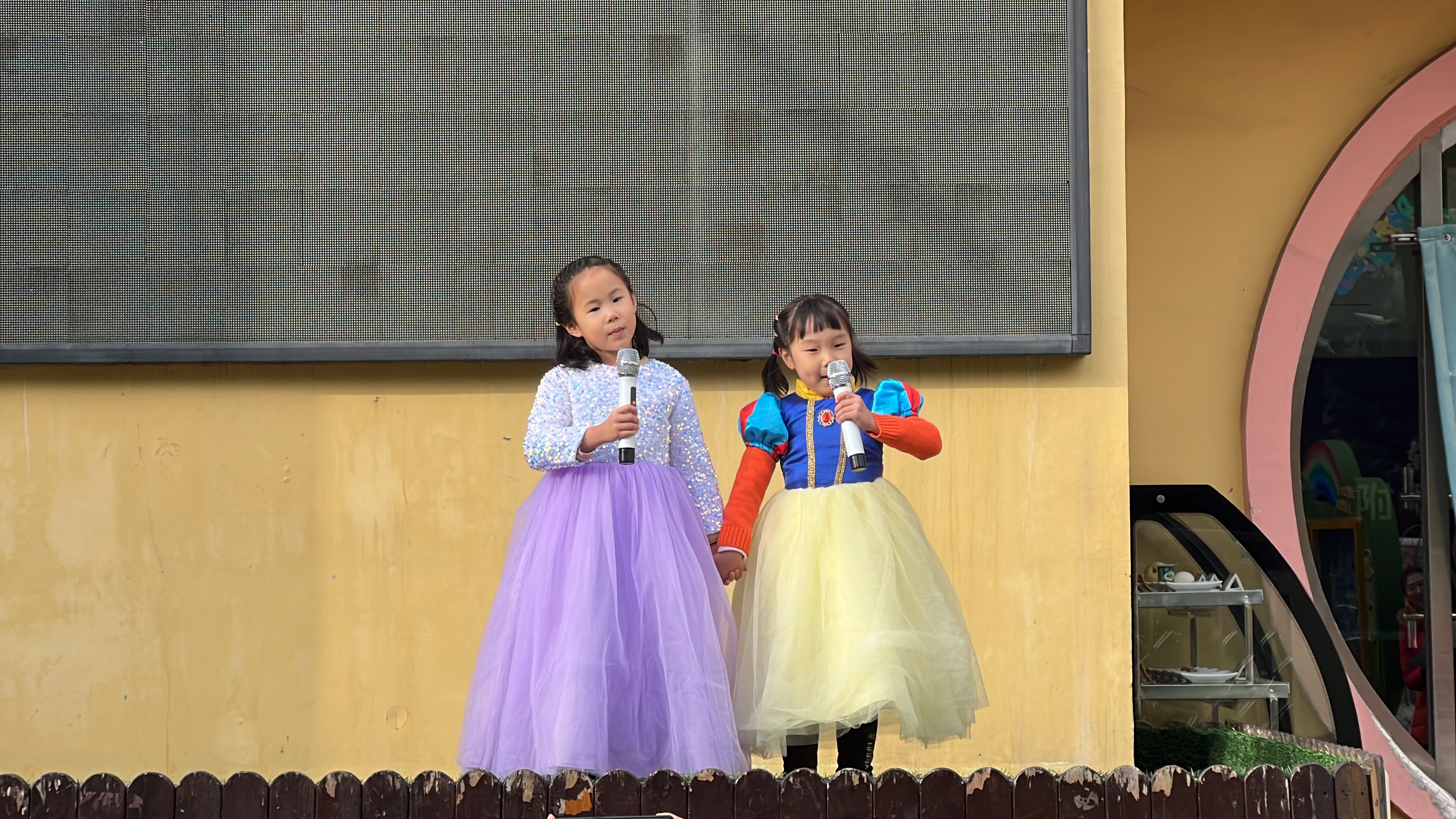 幼儿园舞台表演活动_幼儿园儿歌表演_儿童舞台表演秀