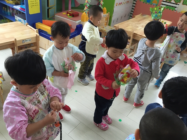 豆豆五班——接球比赛、美丽的花朵