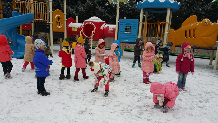 朵朵四班——快乐打雪仗